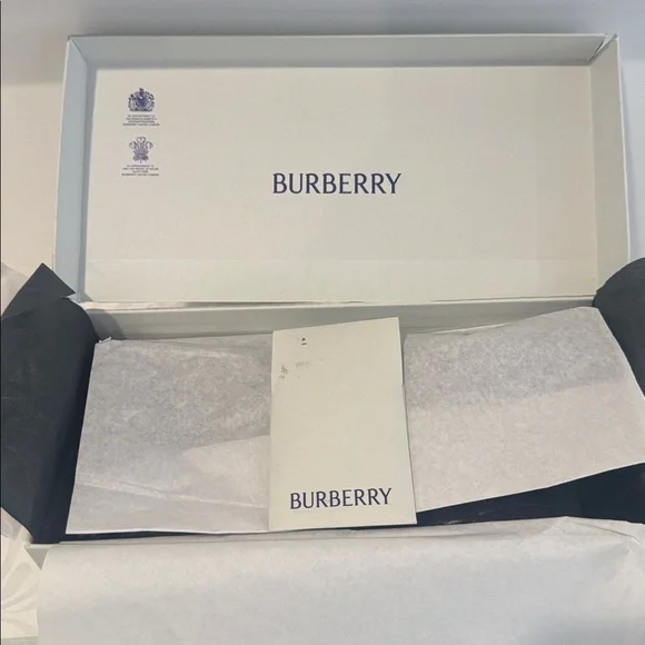 Burberry Quilted Slide Sandal. Ladies 8.5 - Picture 16 of 16